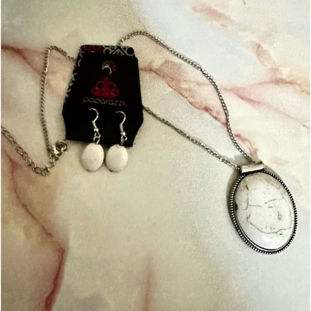 Paparazzi white pendant necklace and earrings set